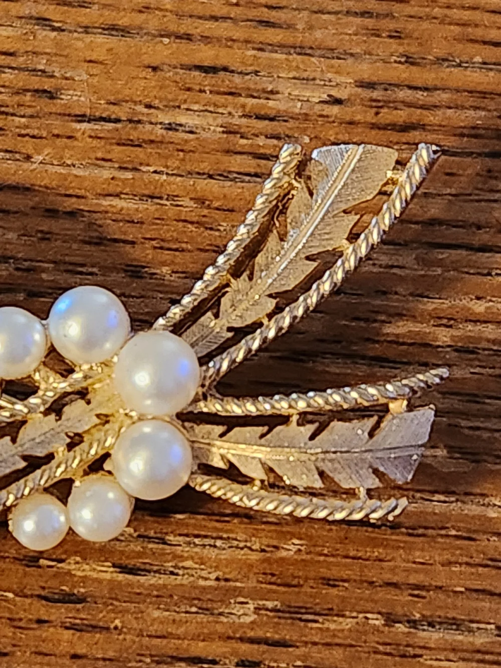 Crown Trifari elegant gold